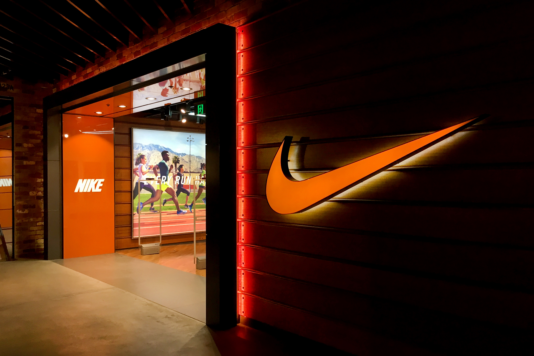 nike store castle towers