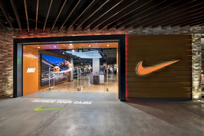Город найка. Nike Ритейл. Найк сторе. Nike магазин. Фирменный магазин Nike.